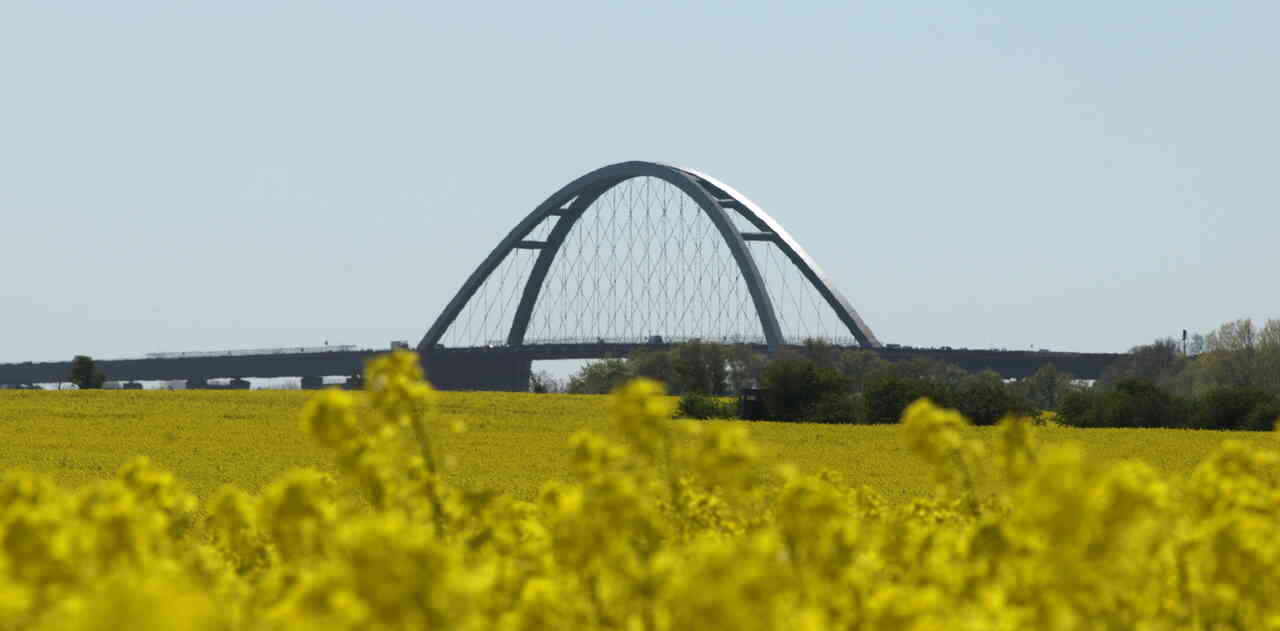 Fehmarnsundbrücke oder auch "Kleiderbügel" genannt.