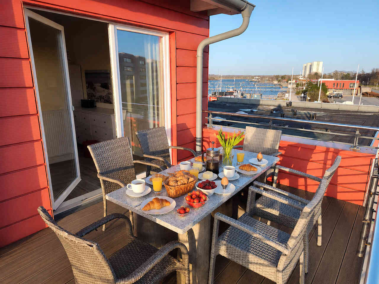 Rundsteg - Frühstück auf der Terrasse