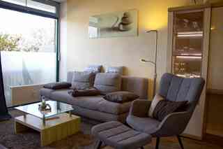Inselblume 48 - Kuschlige Ferienwohnung in der Strandburg – Wohnzimmer in der Ferienwohnung Inselblume 48 am Südstrand auf Fehmarn