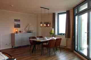 Inselblume 55 - Ferienwohnung in der Strandburg mit Hund – Wohn- Esszimmer in der Inselblume 55 auf Fehmarn