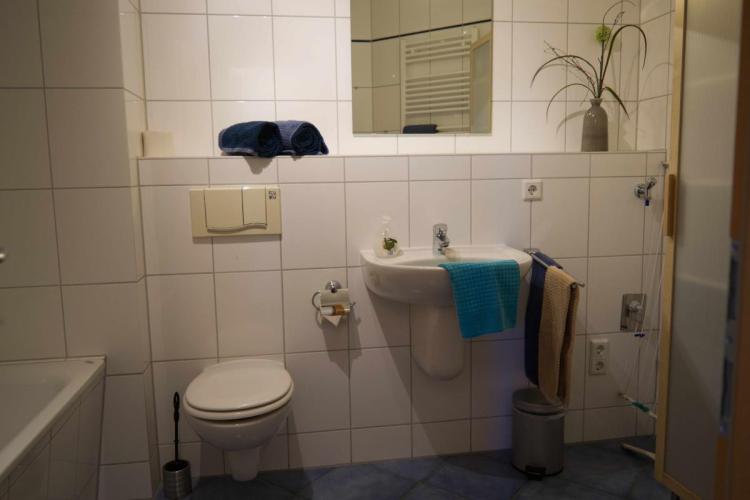 Bad mit Toilette in der Inselblume 04 Bad mit Toilette in der Inselblume 04
