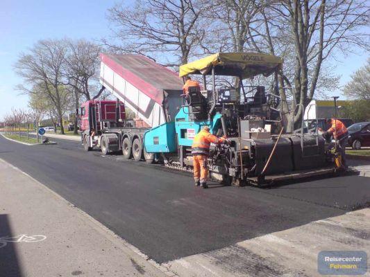 Kreisel am Ortseingang wird asphaltiert
