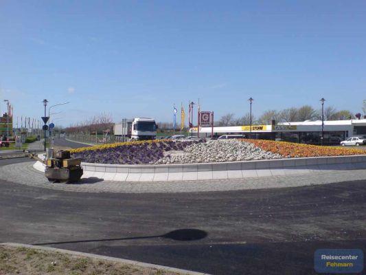 Kreisel am Ortseingang wird asphaltiert